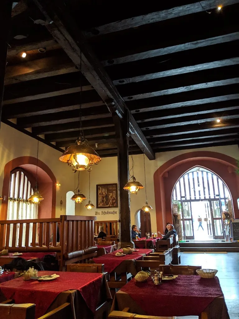 Huang Cathy_Restaurant Ratskeller_Karlstadt_avis