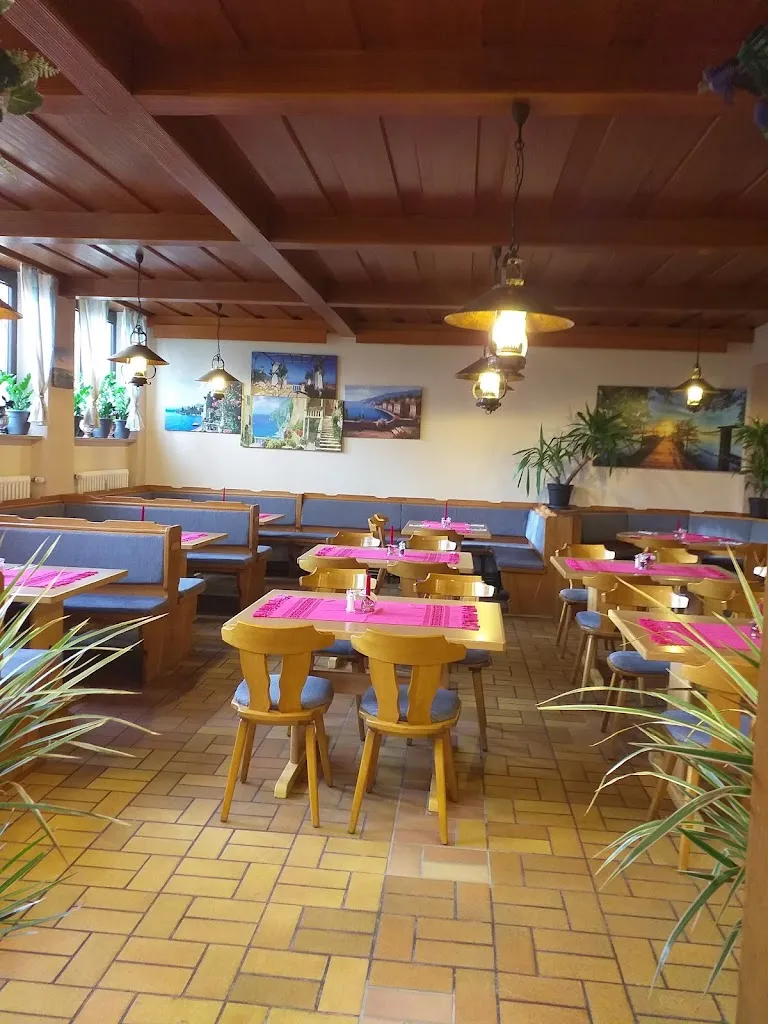 Athen_Kist_slider_image_2