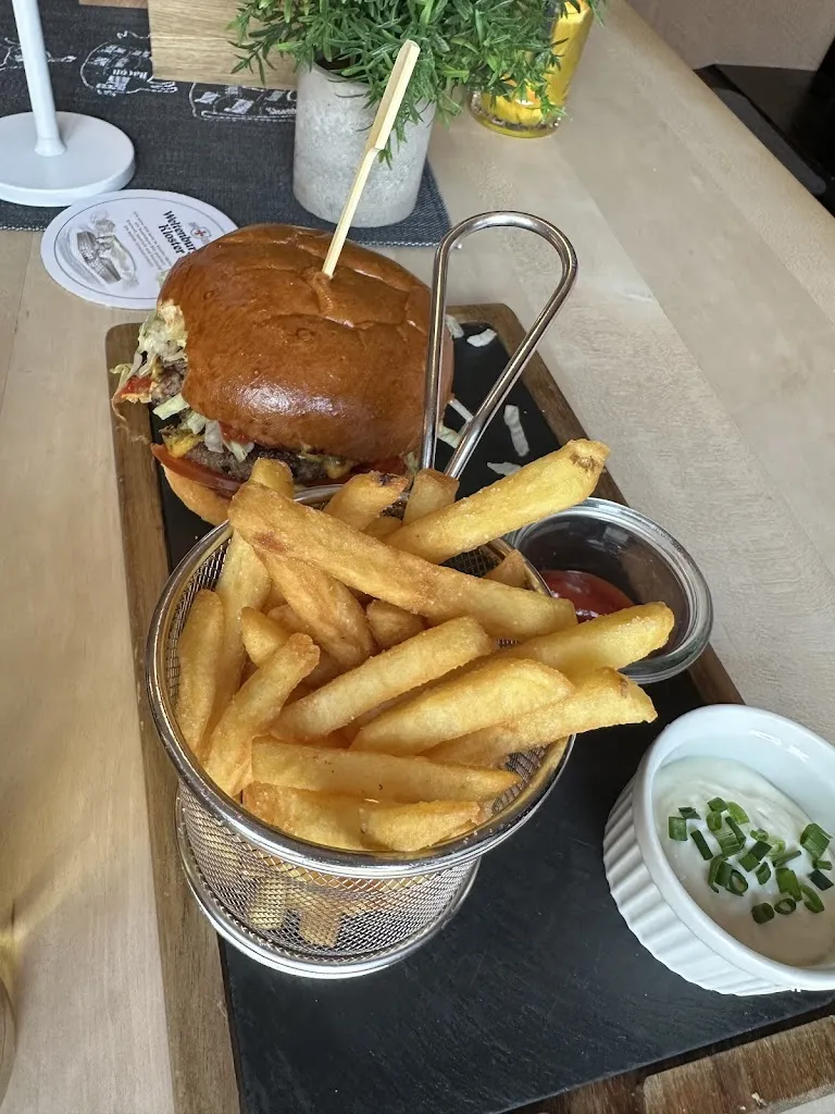 Sandor O_Betyár Grillhouse - Restaurant & Bar_Kelheim_review