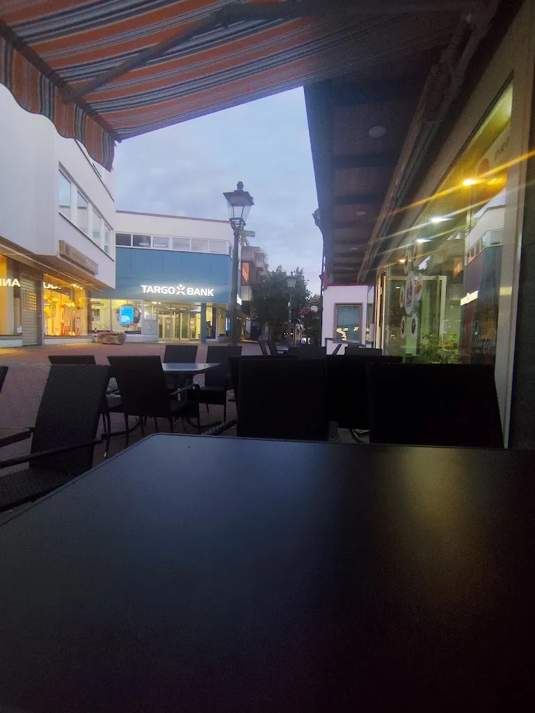 Jonah Hauff_Fifty fifty Restaurant_Backnang_reseña