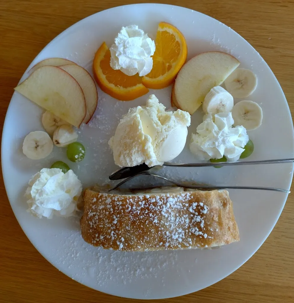 Christina Bath_Cafe-Bistro Befreiungshalle_Kelheim_review