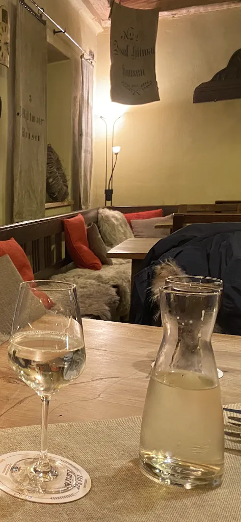 Ulrike Lübben_Dorfschenk Hausen 11_München_review