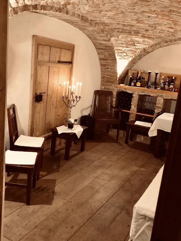 Dorfschenk Hausen 11 restaurant in München