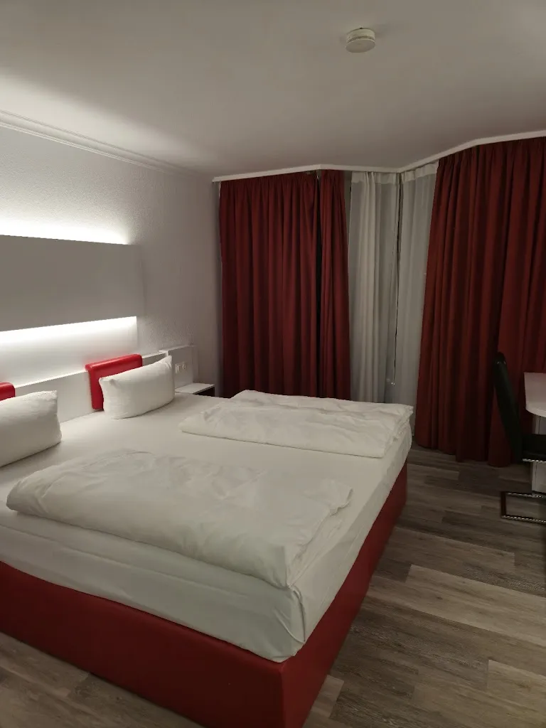 Dan Bohmann_DORMERO Hotel_München_review