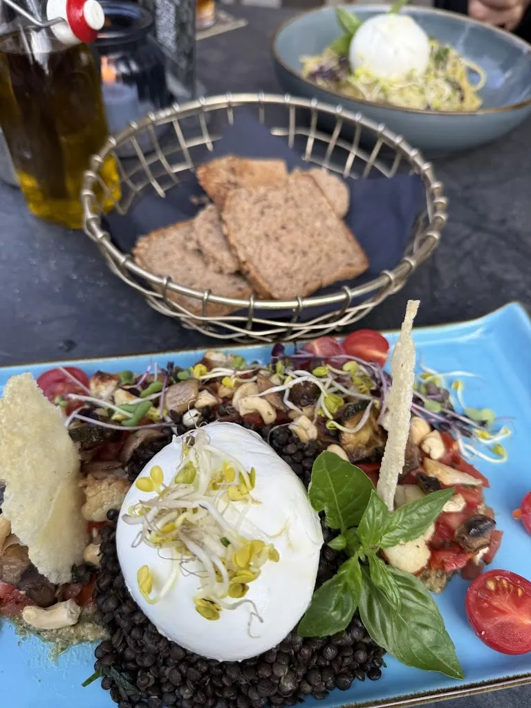 Annika Becker_UTOPIA_Kaufbeuren_review