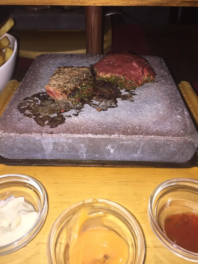 Yannick Stachelscheid_Zum heißen Stein_Frechen_review