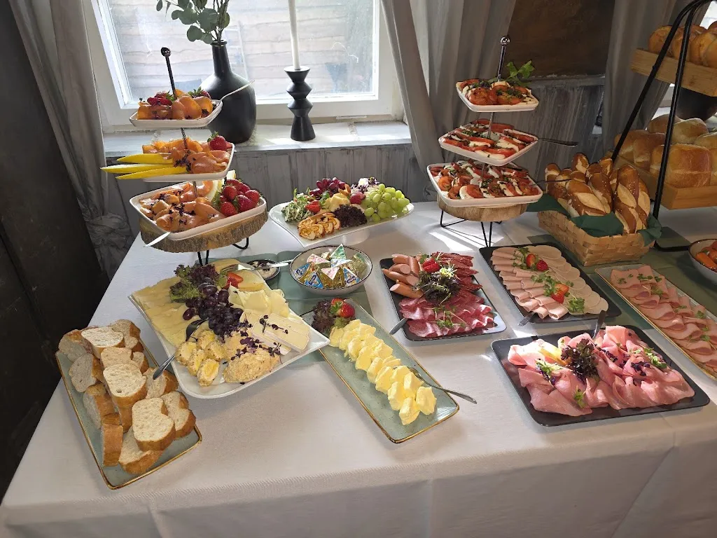 Christine Grőtsch_Hafen7_Kitzingen_review