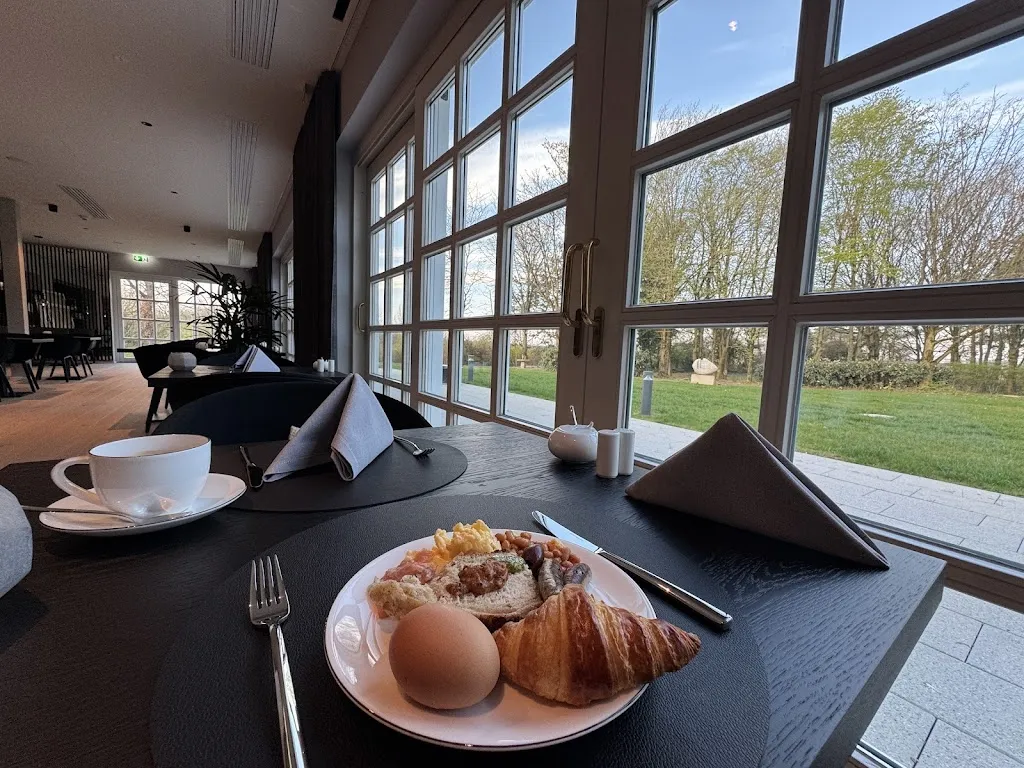 David Ching_DAS AFFALTERBACH, Stuttgart, Autograph Collection_Affalterbach_review