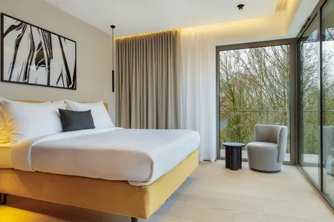 DAS AFFALTERBACH, Stuttgart, Autograph Collection_Affalterbach_slider_image_3