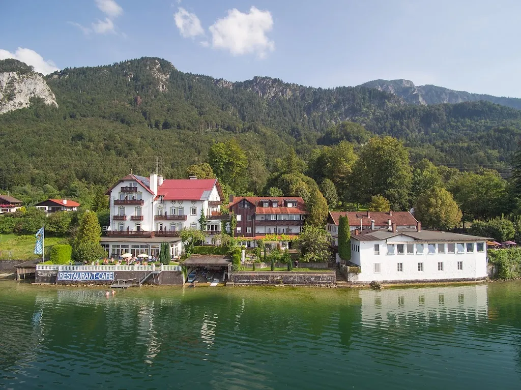 Seehotel Restaurant Café Grauer Bär_See_slider_image_1