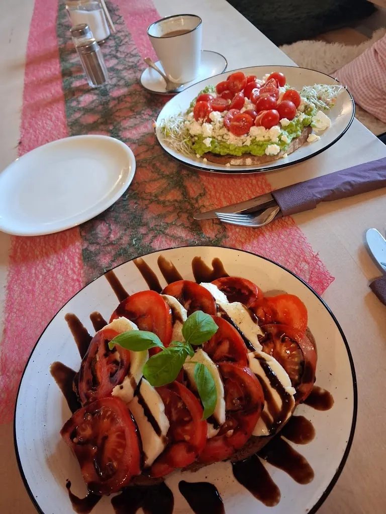 Lenas Café im Schusterhaus_See_slider_image_3