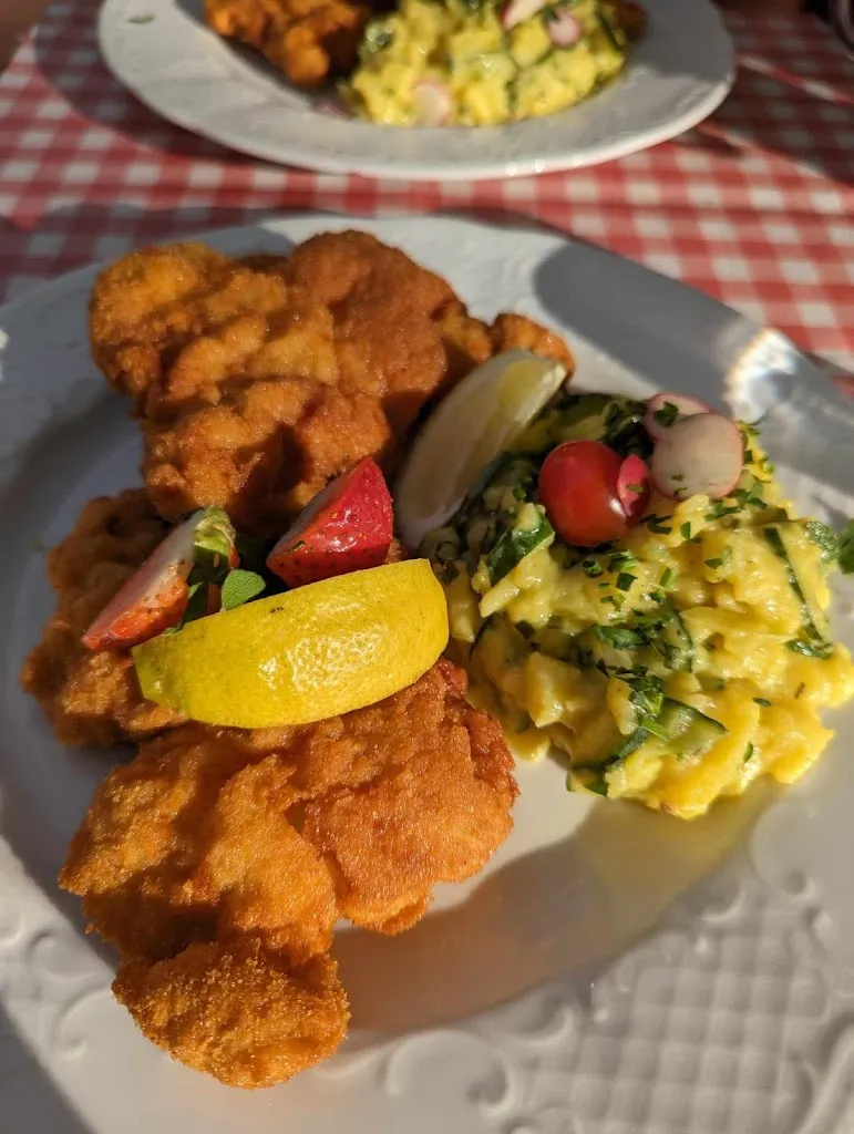 Mahmoud Mohsen_Herbi's Kitchen & Minigolfplatz_See_review