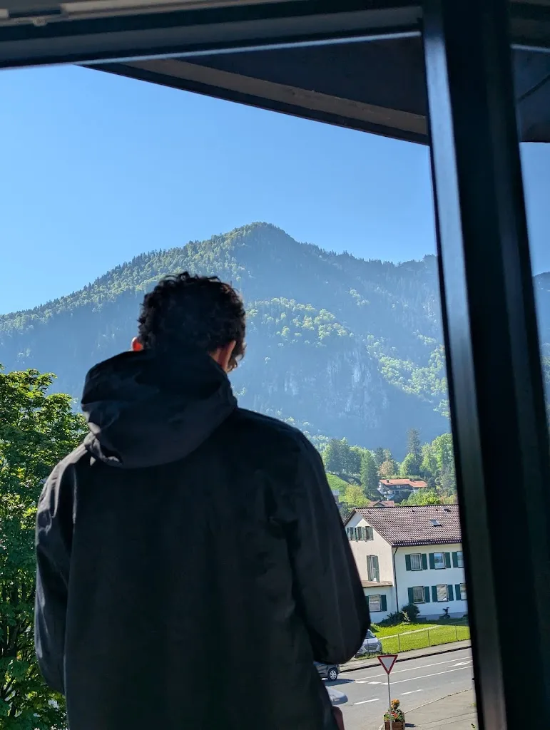 Zach Benedict_DasBergBlick_See_review