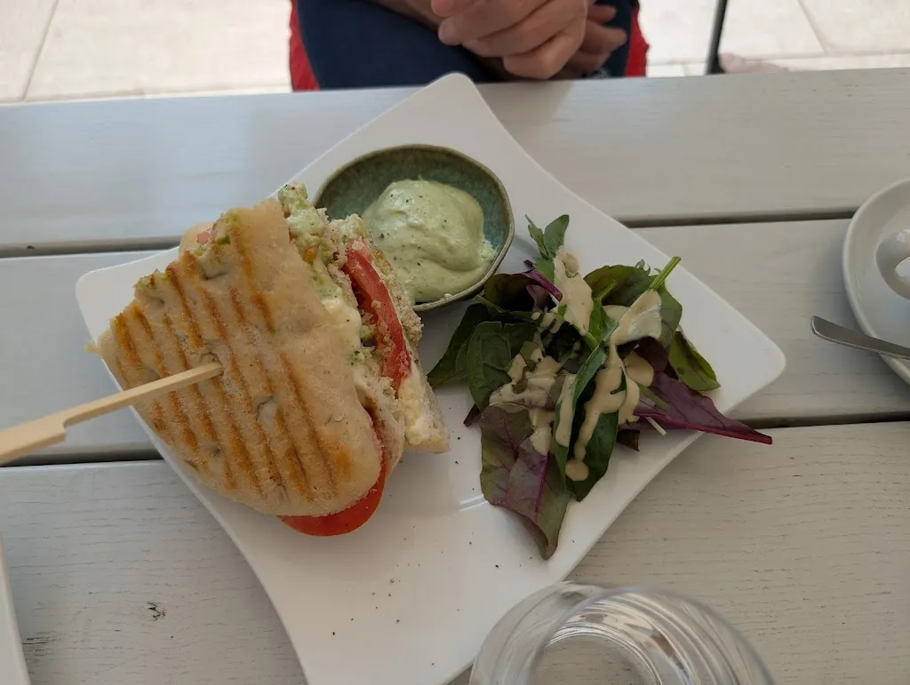 Tinchän Trisha_Cafe Franz am See_See_review