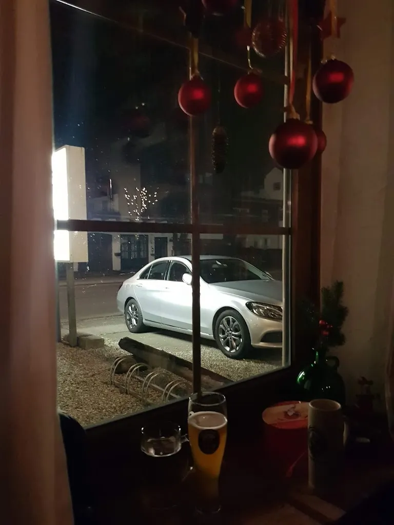 Sindi's Pub restaurant in See