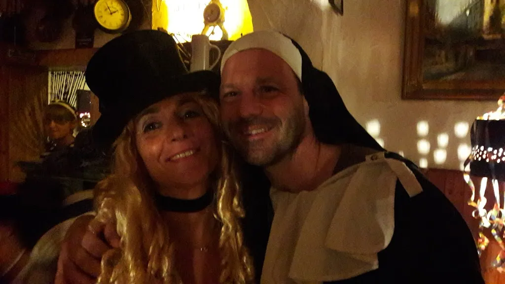 Sindi's Pub_See_slider_image_2