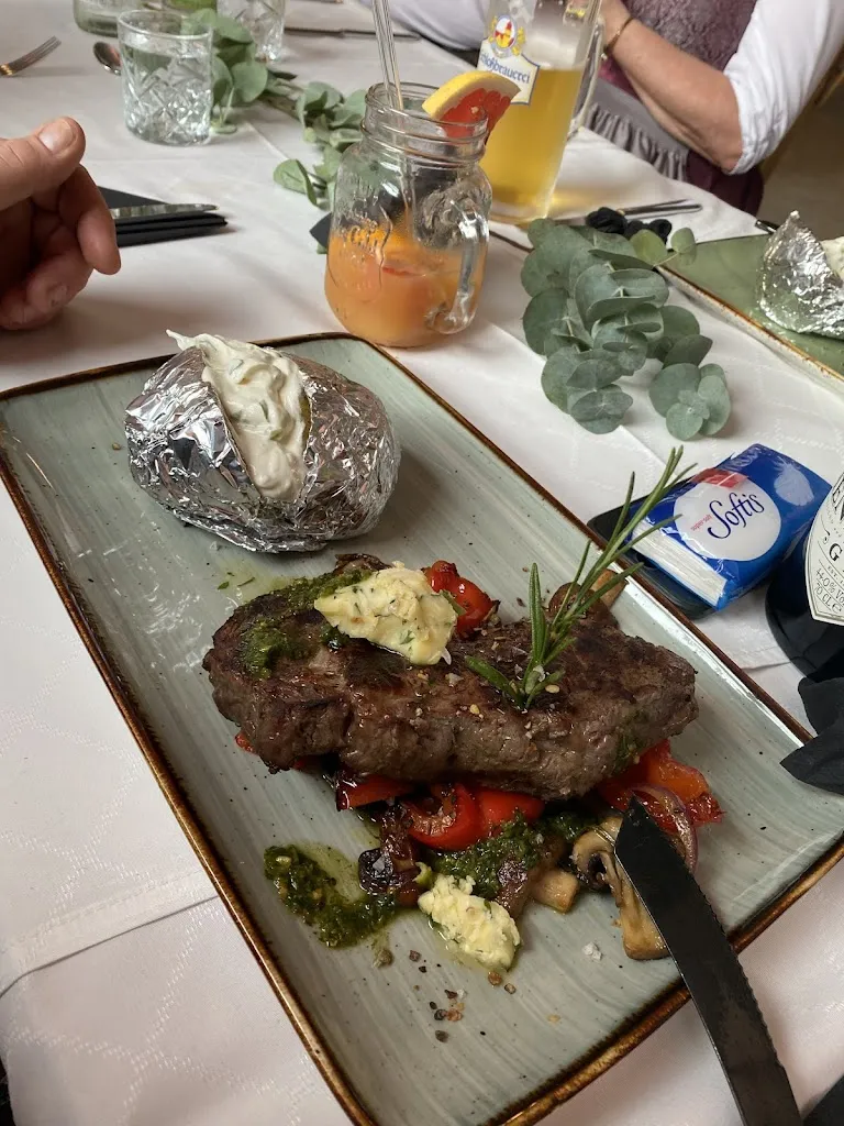 Vanessa Dietrich_Fire and Kitchen_Krummennaab_review