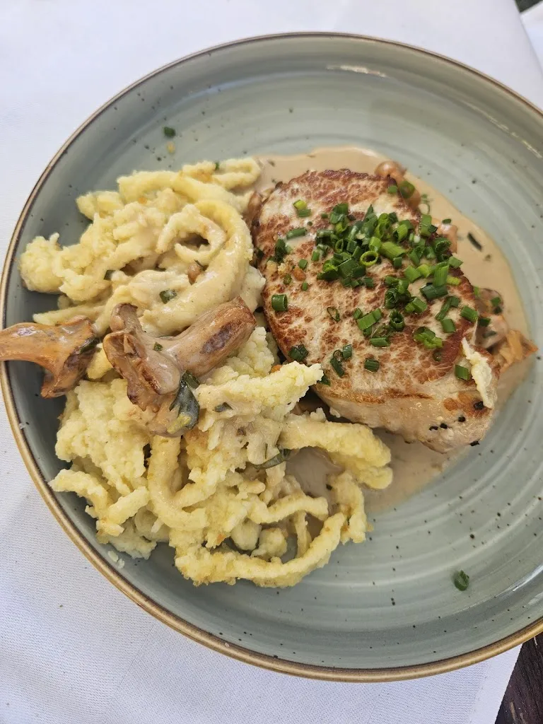 J. J._Weinstube Altes Rathaus_Teck_avis