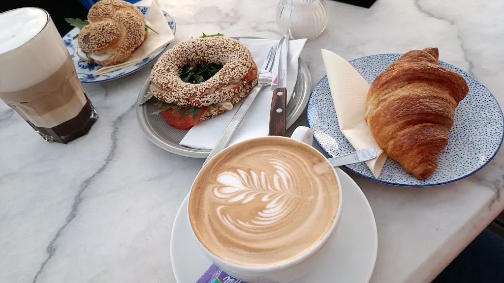 BuchCafé AROMA_Teck_slider_image_2