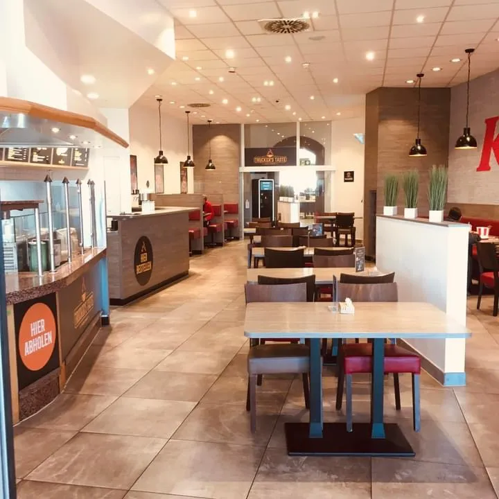 Truck In Restaurant_Teck_slider_image_1