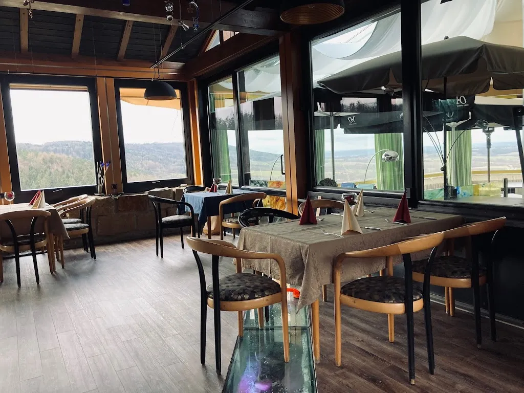 Berg-Gasthof Hötzelein GmbH &. Co. KG_Kunreuth_slider_image_1