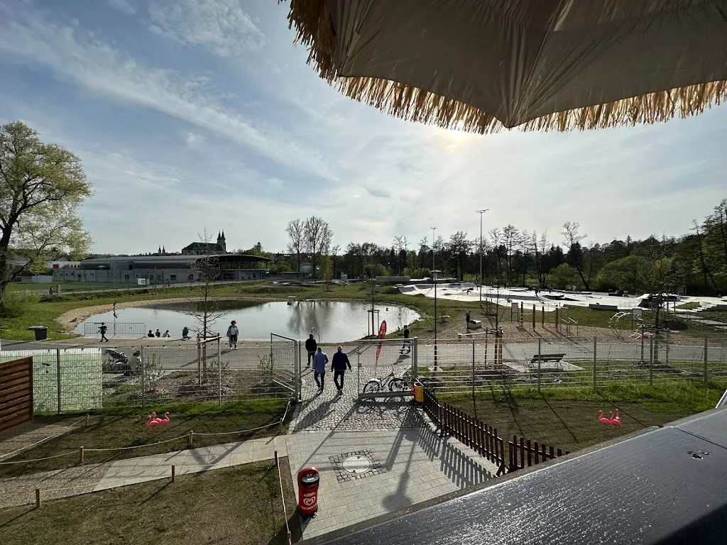 MeySane Vibed_Gaststätte am Eisteich - Rockwerk Kneipe und Sonnendeck_Hof_review