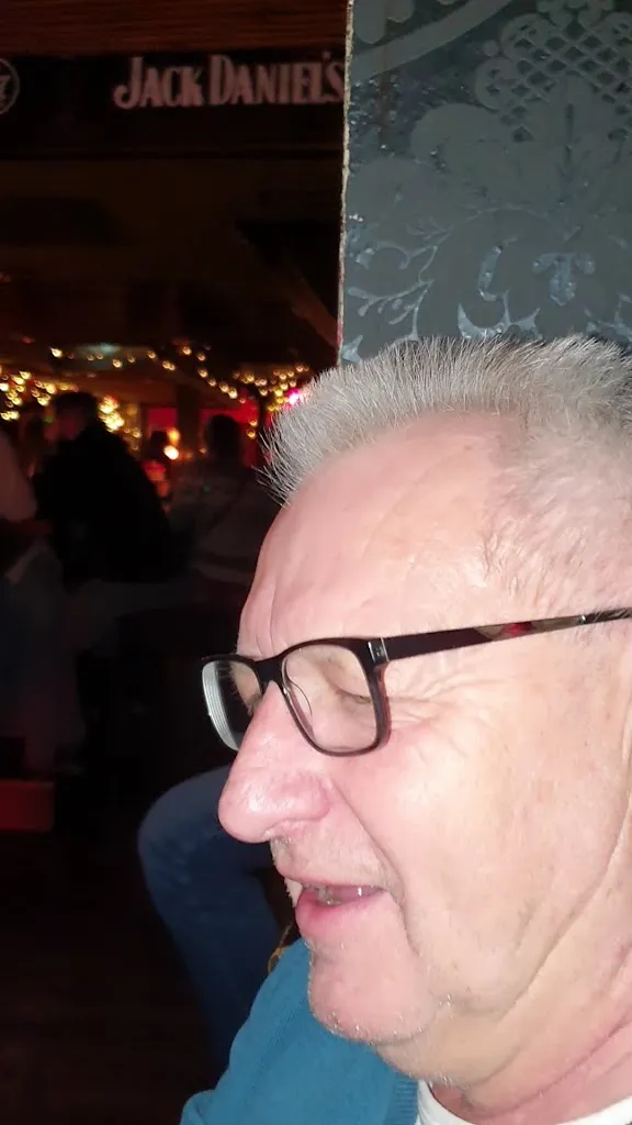 Meikel Letter_Paunchy Cats_Lichtenfels_review