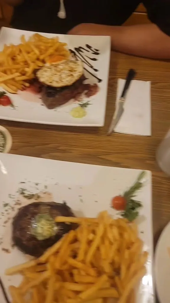 Bull's Eye Steakhouse_Langerringen_slider_image_1