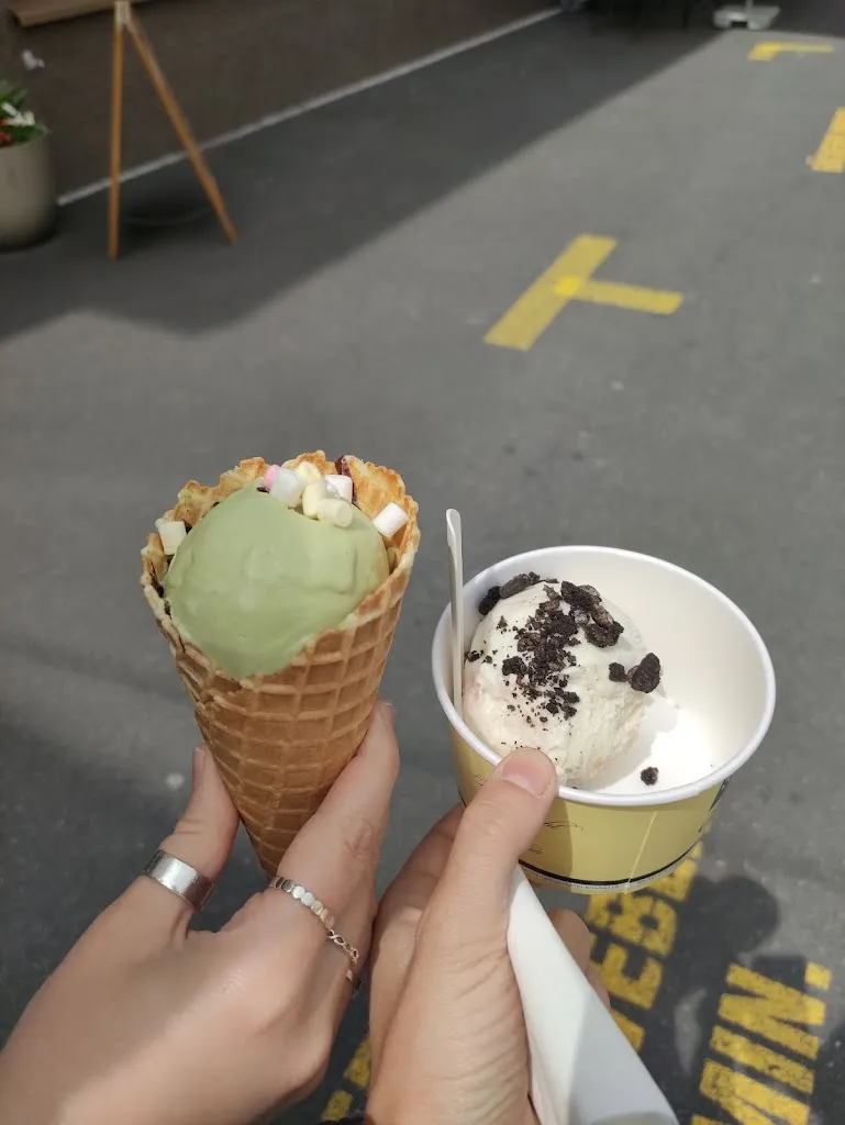 Tatjana Christen_Bäckerei Konditorei Knobel_Lachen_recensione