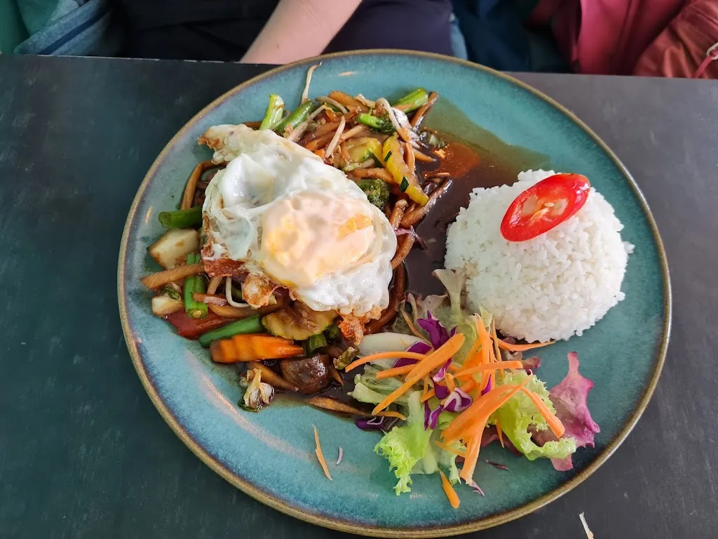 Chom Tawan - Thai Bistro_Lech_slider_image_3