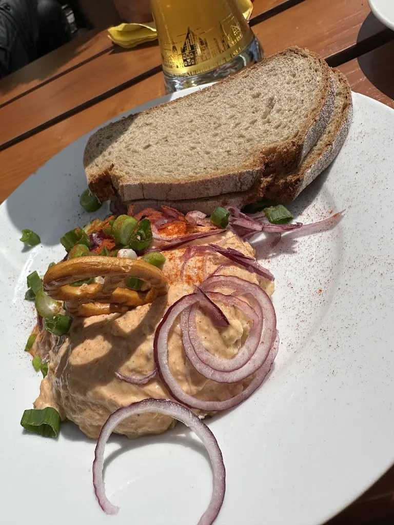 Jessery Noval_Lechgarten Biergarten_Lech_review
