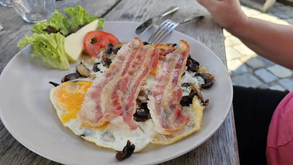 Thomas Neudenberger_Hugo Cafébar_Pegnitz_review