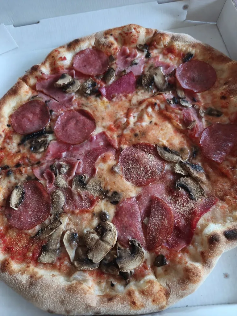 Birgit Puchta_Holzofen Pizza La Piazza_Pegnitz_reseña