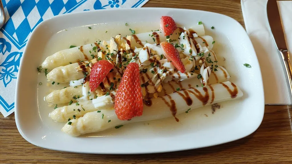 Andrea Müller_Schwarzer Adler_Leinburg_review