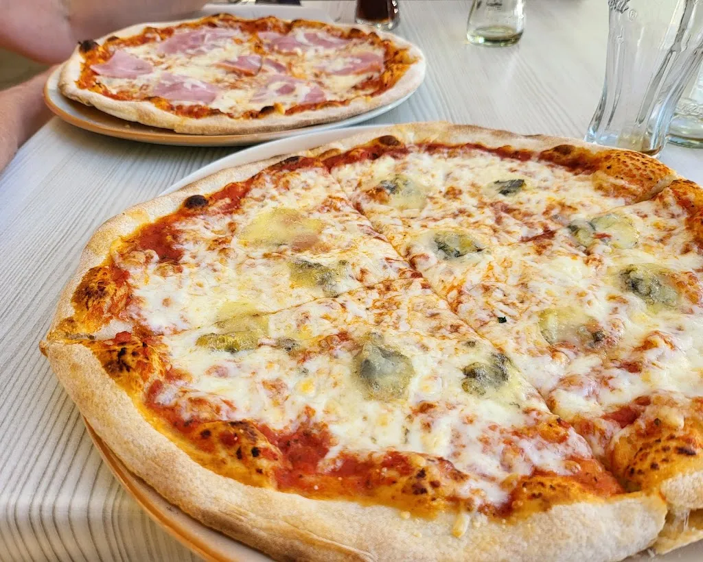 Matt Sutton_Pizzeria / Restaurant / Eiscafé zum Brunnen_Bellingen_review