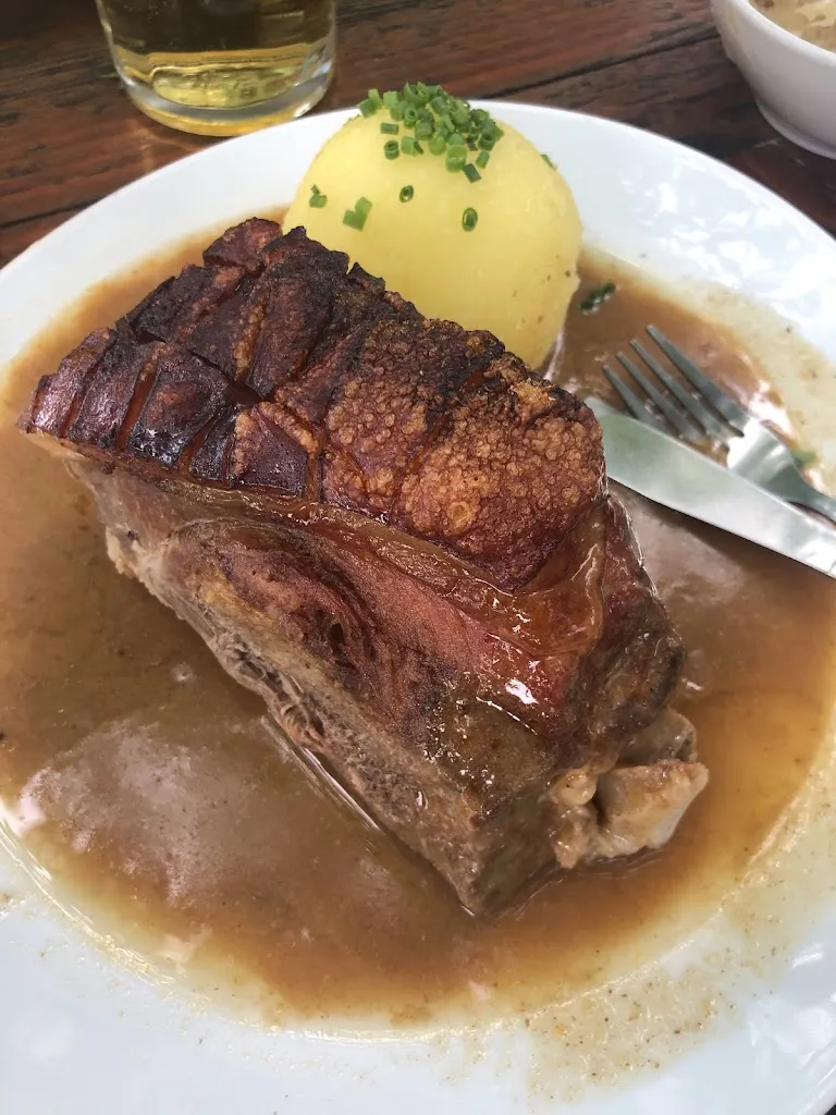 Darshika Dashwood_Adlitzer Biergarten /Gasthaus zur Ludwigshöhe_Marloffstein_avis