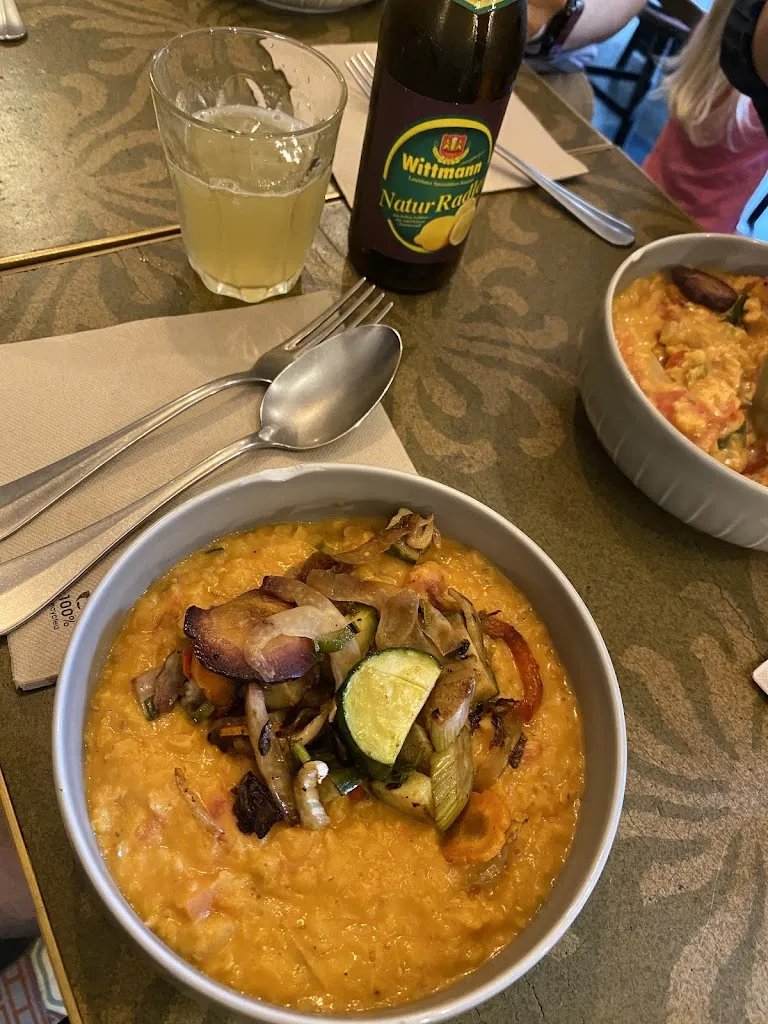 Clara Lee_Zur Freiheit - Landshuter Suppenküche_Landshut_review