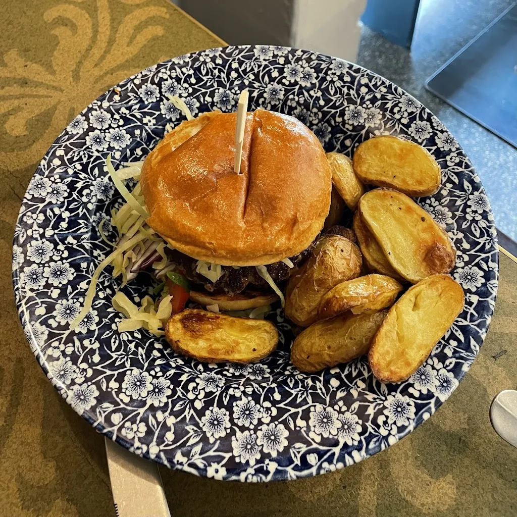 Thy Pham_Zur Freiheit - Landshuter Suppenküche_Landshut_review