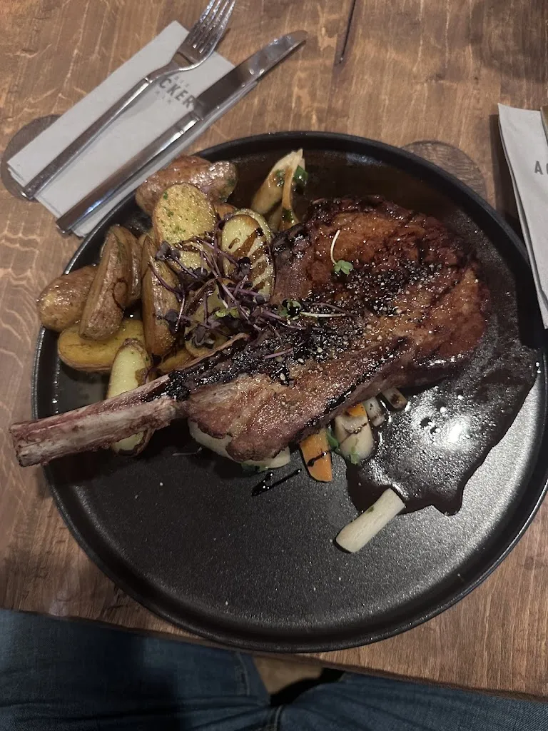 Jamil Isayyed_Die ACKER Alm_Donau_review