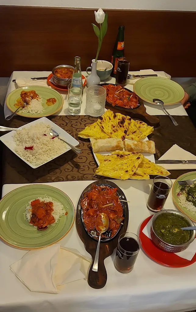 Dhiraj Singh_Avli indian & Deutsche Cafe Restaurant Bar_Donau_review