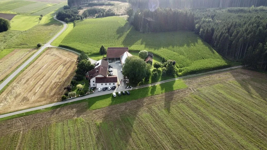 Thomas Landstorfer_Hartlwirt_Oberschneiding_review