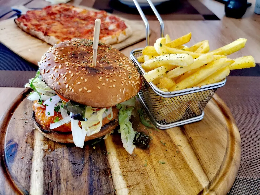 Herrenalber Pinsa Pasta Burger Grill Haus_Herrenalb_slider_image_3