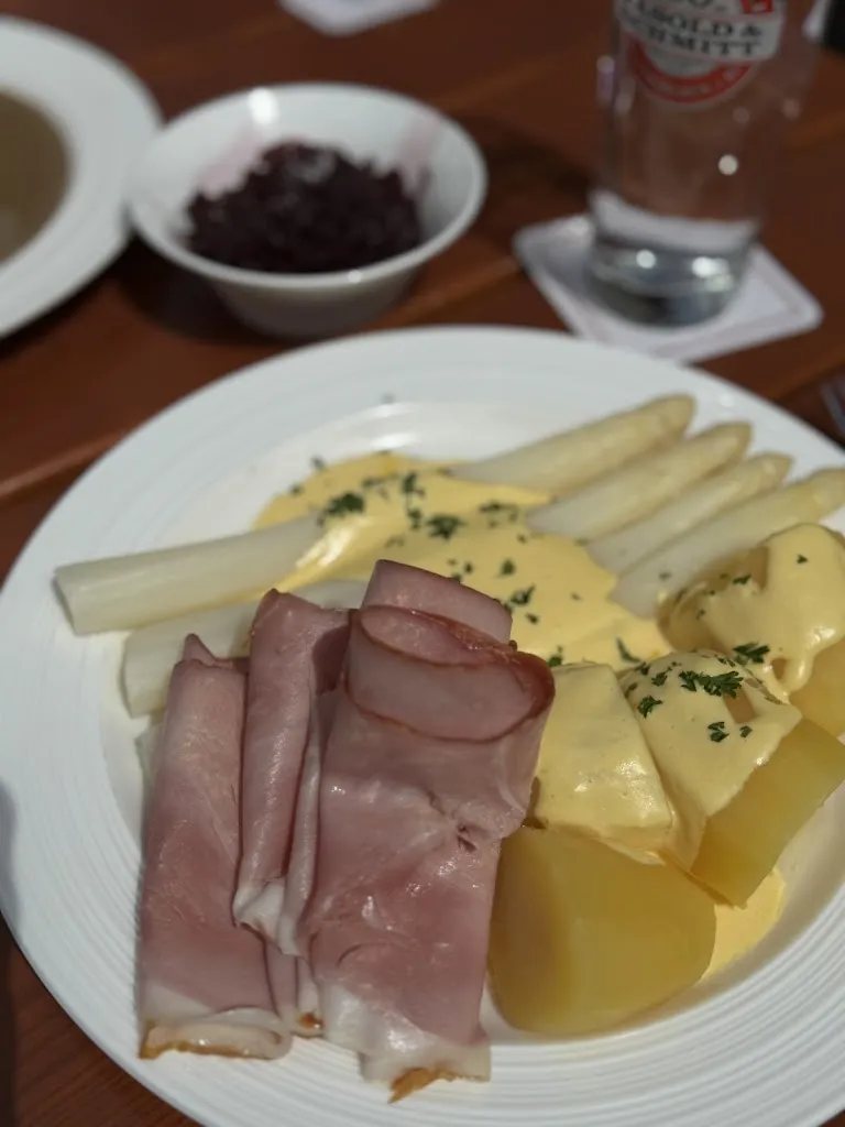 Julia Wiemann_Gasthaus zur Traube_Brand_review