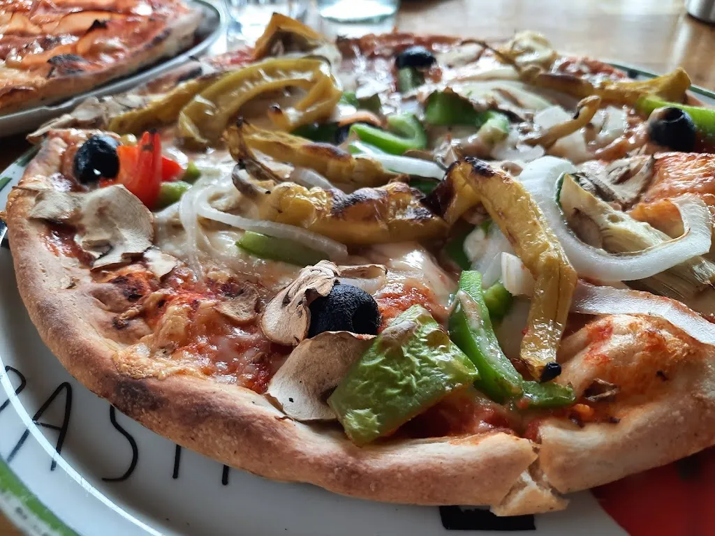 Pizzeria Eiscafe da Claudio_Parkstetten_slider_image_2