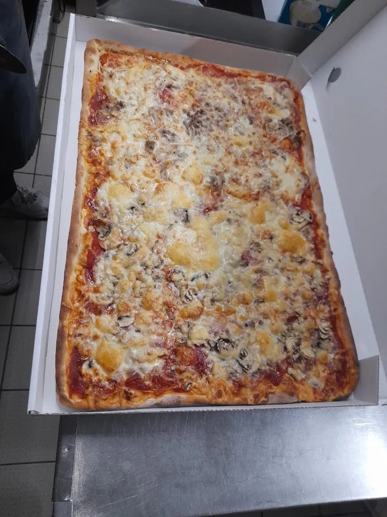 Somphon Sonnok_Pizzeria La Fiamma_Perlesreut_review