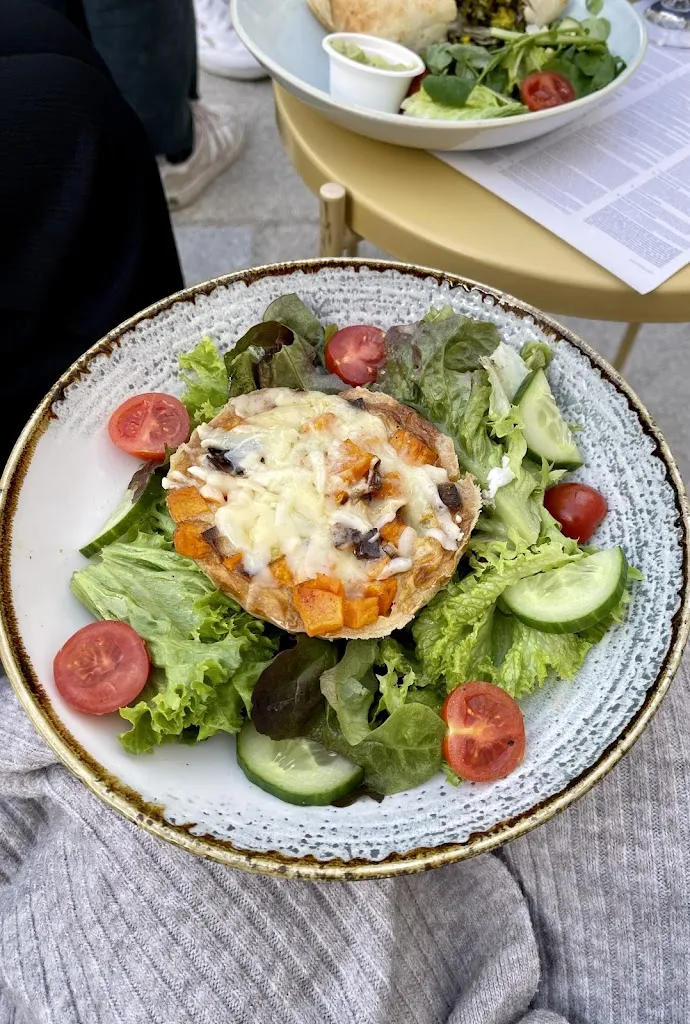 Melanie Singh_auyama_Freising_review