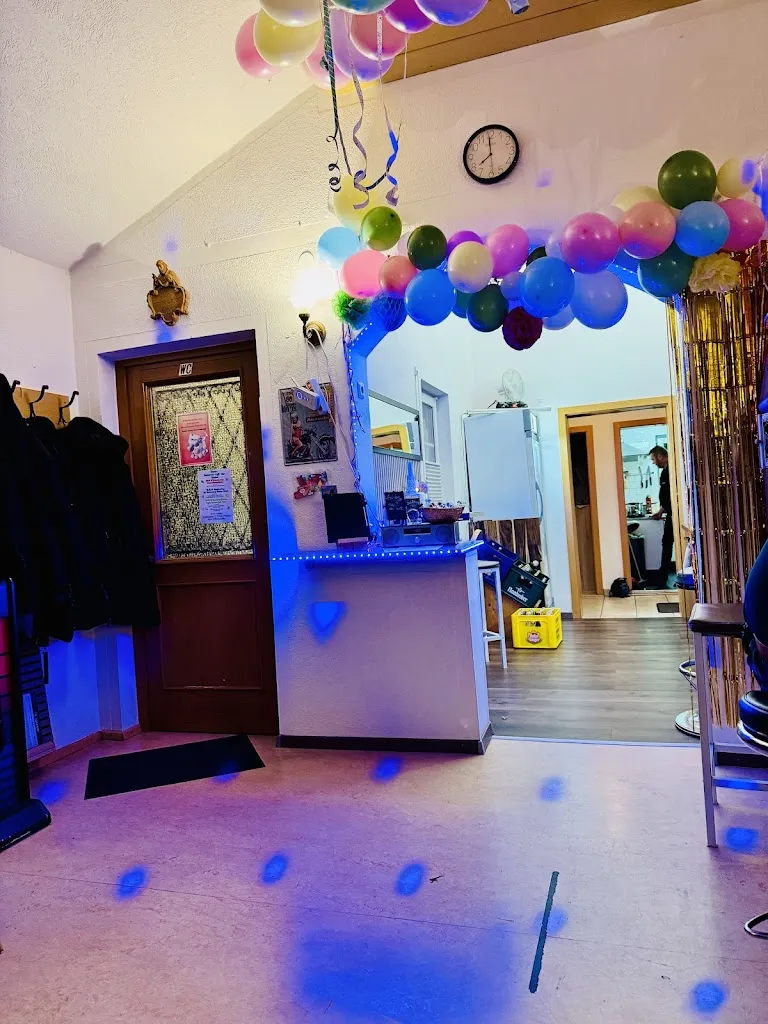 Michael Donhauser (Mike van Dee)_Friends_Pfreimd_review