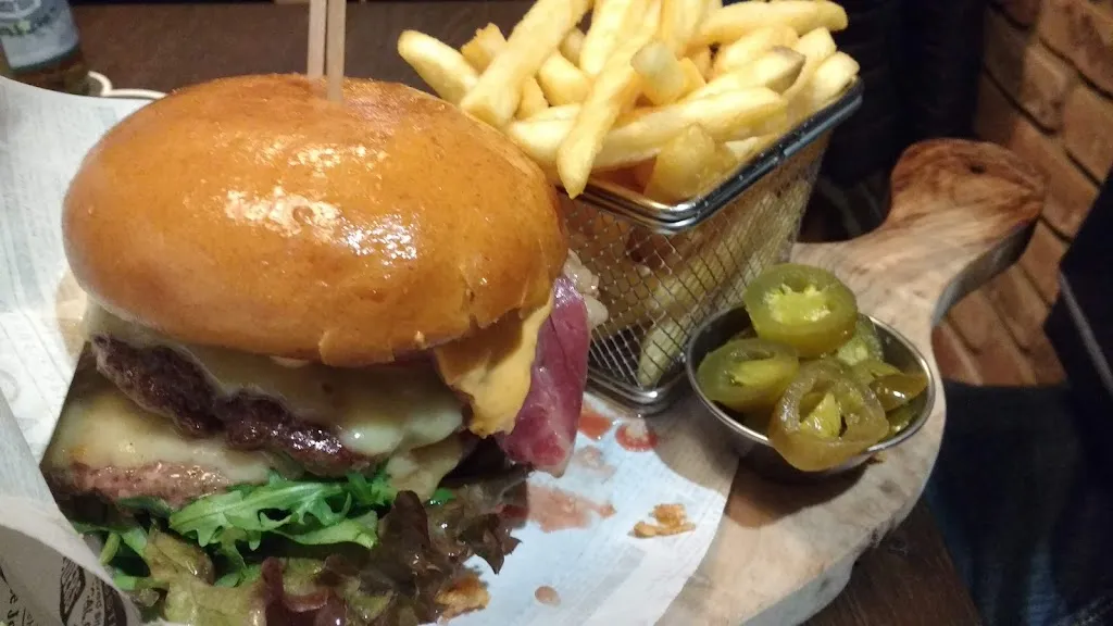 Camila Hernandez_Pablo Emilio BurgerBar Planegg_Planegg_avis