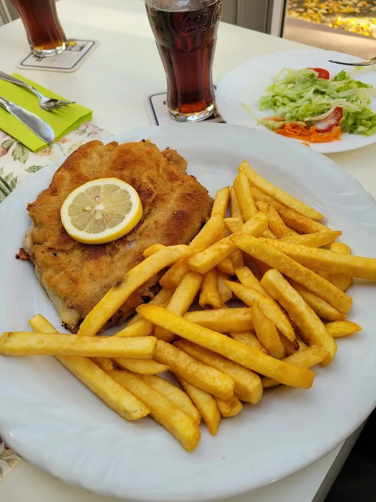 Jismin Poulose_Landgasthof & Pension Goldene Krone 