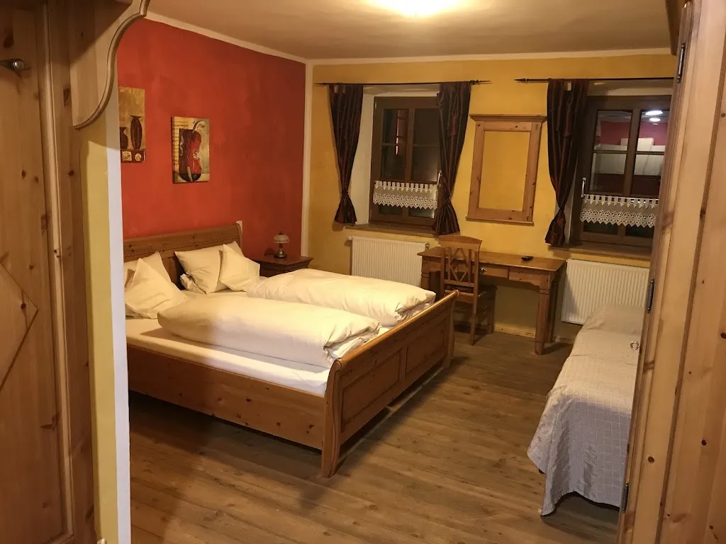 Landhotel Kahrmühle - Radomira & Josef Eichermüller restaurant in Pressath